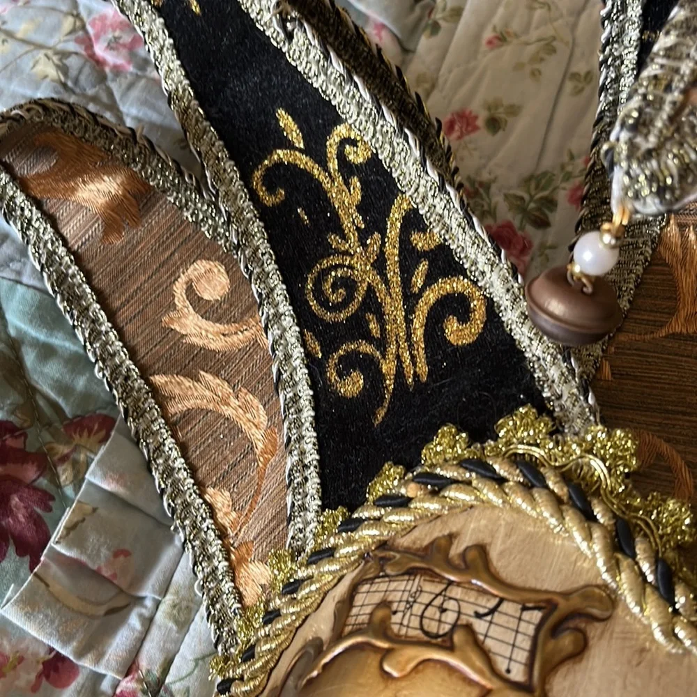 Masquerade vintage looking mask /wall art - Picture 10 of 10
